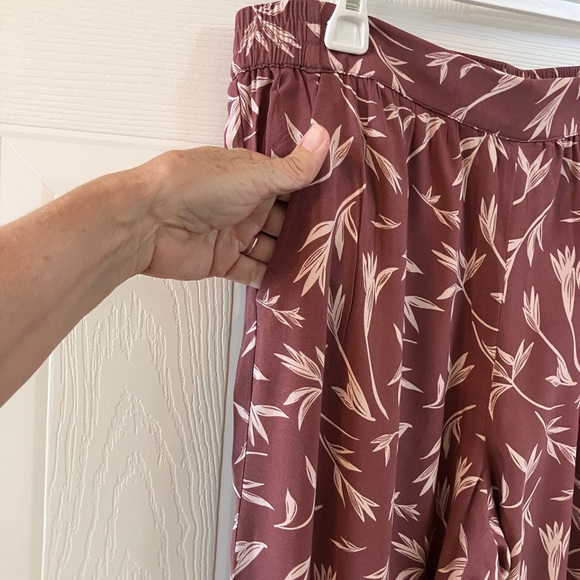 NWT Alfani two piece Elegant Maroon and White Patterned Loungewear With pockets - Picture 9 of 9